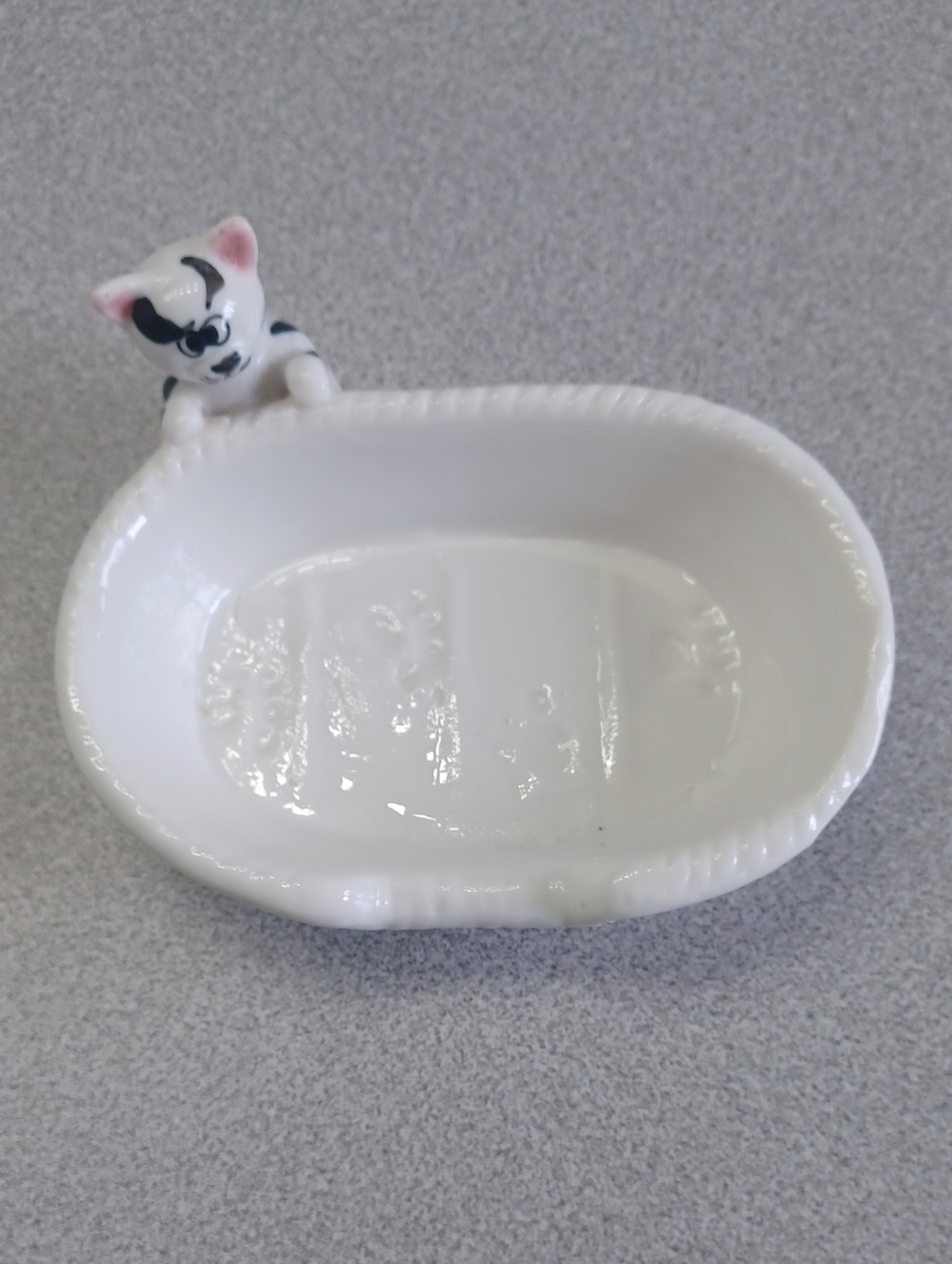 4/$40 White Ceramic Soap Dish with Decorative Cat Accent